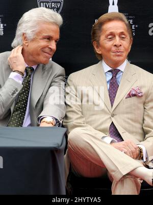 Giancarlo Giammetti et Valentino Garavani à la cérémonie d'initiation Rodeo Drive Walk of style, Los Angeles, Etats-Unis Banque D'Images