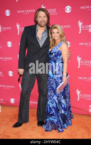 James Otto et sa femme Amy assistent aux prix annuels 44th de l'Académie de musique country qui se tiennent au MGM Grand à Las Vegas, Nevada. Banque D'Images