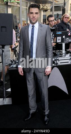 Zachary Quinto assiste à la première de Paramount Pictures 'Star Trek' tenue au Grauman's Chinese Theatre à Hollywood, Los Angeles. Banque D'Images