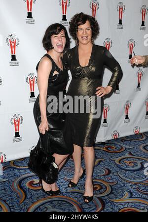 Parker Posey (à gauche) et Marcia gay Harden au Lucille Lortel Awards 2009 au Marriott Marquis à New York. Banque D'Images