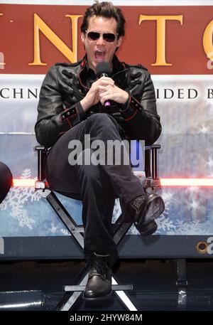 Jim Carrey lors d'une conférence de presse pour le chant de Noël de Disney qui s'est tenue à Union Station, Los Angeles, États-Unis Banque D'Images