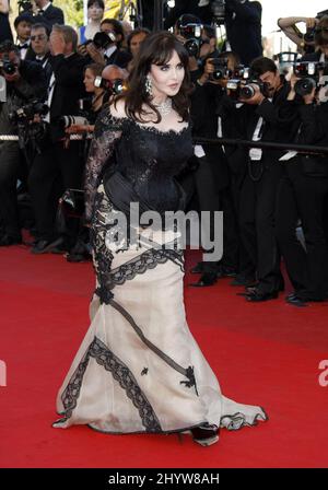 Isabelle Adjani arrive pour la première du nouveau film Coco Chanel et Igor Stravinsky, lors du Festival de Cannes, au Palais de Festival de Cannes, France. Banque D'Images