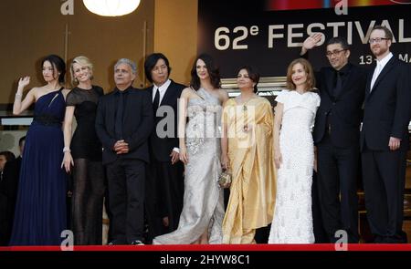 Shu Qi, Robin Wright Penn, Hanif Kureishi, Lee Chang-Dong, Asia Argento, Sharmila Tagore, Isabelle Huppert, Nuri Bilge Ceylan et James Gray arrivent pour la première du nouveau film Coco Chanel et Igor Stravinsky, lors du Festival de Cannes, au Palais de Festival de Cannes, en France. Banque D'Images