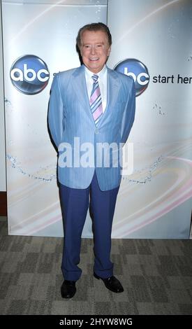 Regis Philbin du groupe de télévision Disney et ABC accueille le « DATG Summer Press Junket » au bâtiment ABC Riverside à Burbank, aux États-Unis Banque D'Images