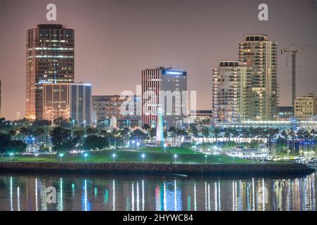 San Diego, au crépuscule, en vue du port de la ville. Banque D'Images
