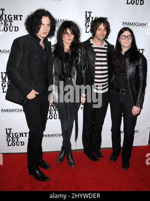 (L-r) Jack White, Alison Mosshart, Dean Fertita et Jack Lawrence de The Dead Weather lors de la soirée à l'hôtel Palomar après la première de « il pourrait être fort » à Los Angeles, États-Unis Banque D'Images