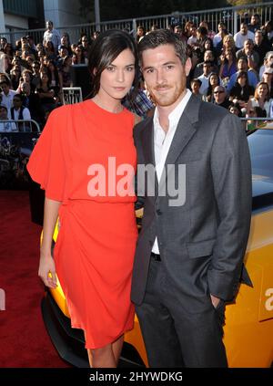 Odette Yustman et Dave Annable à la première de 'Transformers: Revenge of the Fallen' au Mann Village Theatre de Los Angeles. Banque D'Images