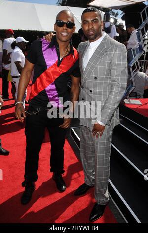 Mario et Ginuwine aux BET Awards 2009 qui se tiennent au Shrine Auditorium de Los Angeles, Californie. Banque D'Images