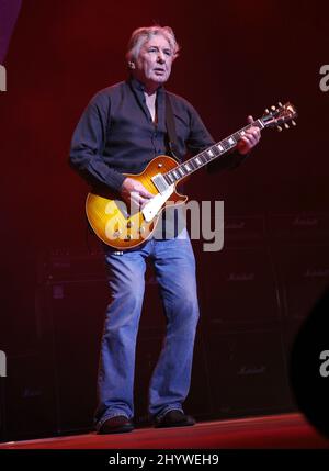 Mick Ralphs de Bad Company se produit en concert au Bethel Woods Center for the Arts, à Bethel, New York. Banque D'Images