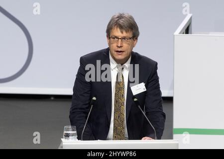 Thomas WEIKERT, Président du DOSB, prononce un mot de bienvenue, 44th Bundestag ordinaire du DFB le 11th mars 2022 à Bonn/Allemagne. Â Banque D'Images