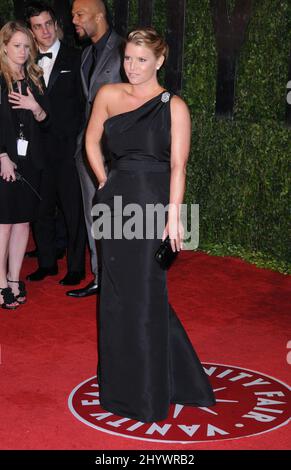 Jessica Simpson arrivant pour la Vanity Fair Oscar Party de 2010 qui s'est tenue à l'hôtel Sunset Tower, Los Angeles Banque D'Images