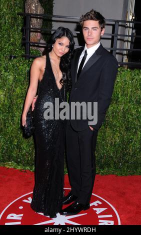 Vanessa Hudgens et Zac Efron arrivent à la Vanity Fair Oscar Viewing Party 2010, à la Tour du coucher du soleil, Los Angeles Banque D'Images