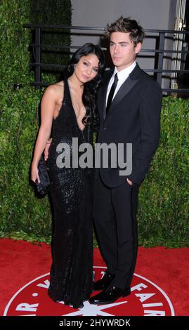 Vanessa Hudgens et Zac Efron arrivent à la Vanity Fair Oscar Viewing Party 2010, à la Tour du coucher du soleil, Los Angeles Banque D'Images