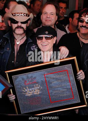 Lemmy, de Motorhead et Klaus Meine, des Scorpions à l'induction des Scorpions dans RockWalk d'Hollywood, tenue au Hollywood Guitar Centre. Banque D'Images