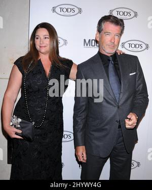 Keely Shaye Smith et Pierce Brosnan à la cérémonie d'ouverture de la boutique Tod Beverly Hills, qui a profité des expositions et des programmes éducatifs de MOCA, Californie. Banque D'Images