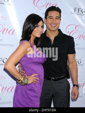 Courtney Mazza, Mario Lopez assister à l'événement car Eva Longoria-Parker accueille le lancement de son nouveau parfum 'Eva' dans son restaurant Beso à Hollywood, CA. Banque D'Images