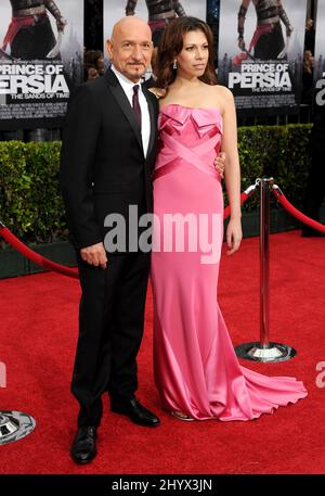 Sir Ben Kingsley et Daniela Lavender à la première « Prince of Persia: The Sands of Time » qui s'est tenue au théâtre chinois de Grauman à Los Angeles, aux États-Unis. Banque D'Images