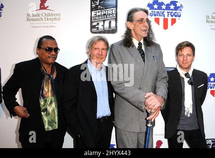 Billy Dee Williams, Harrison Ford, Peter Mayhew et Ewan McGregor lors de la projection caritative de 30th ans « The Empire Strikes Back » pour l'hôpital de recherche pour enfants de St. Jude, qui s'est tenu aux cinémas ArcLight, à Hollywood, en Californie Banque D'Images