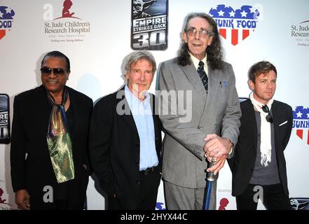 Billy Dee Williams, Harrison Ford, Peter Mayhew et Ewan McGregor lors de la projection caritative de 30th ans « The Empire Strikes Back » pour l'hôpital de recherche pour enfants de St. Jude, qui s'est tenu aux cinémas ArcLight, à Hollywood, en Californie Banque D'Images