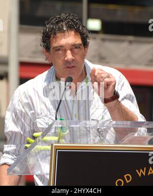 Antonio Banderas lors d'une cérémonie où Shrek est honoré d'une étoile sur le Hollywood Walk of Fame à Los Angeles, Etats-Unis. Banque D'Images