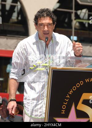 Antonio Banderas lors d'une cérémonie où Shrek est honoré d'une étoile sur le Hollywood Walk of Fame à Los Angeles, Etats-Unis. Banque D'Images