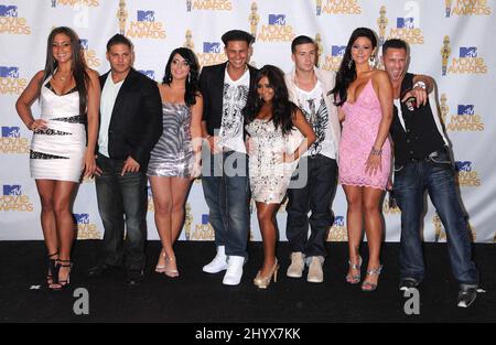 Sammi Giancola, Ronnie Magro, Angelina Pivarnick, Pauly Del Vecchio, Nicole Polizzi, Vinny Guadagnino, Jenni Farley et Mike Sorrentino lors des MTV Movie Awards 2010 qui ont eu lieu à l'amphithéâtre Gibson, en Californie Banque D'Images