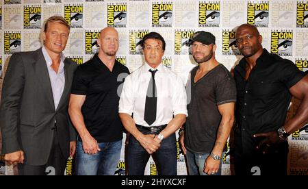 Dolph Lundgren, Steve Austin, Sylvester Stallone, Randy Couture et Terry Crews à la première journée du Comic con International 2010, qui s'est tenue au San Diego Convention Center, Californie. Banque D'Images