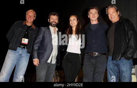 Michael Sheen, Olivia Wilde, Garrett Hedlund, Jeff Bridges et la troupe de TRON: Legacy at the 2010 Comic con International, Day 1, tenu au San Diego Convention Center, San Diego. Banque D'Images