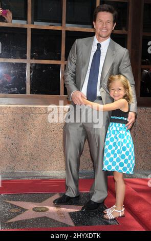 Mark Wahlberg et sa fille Ella Rae Wahlberg assistent à l'audience de Mark Wahlberg avec une étoile sur le Hollywood Walk of Fame, Hollywood, CA. Banque D'Images