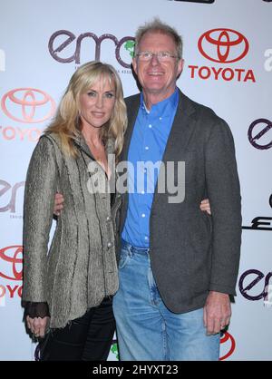 Ed Begley Jr. Et son épouse Rachelle Carson lors des prix annuels des médias environnementaux 20th qui se sont tenus à Warner Bros, Californie Banque D'Images