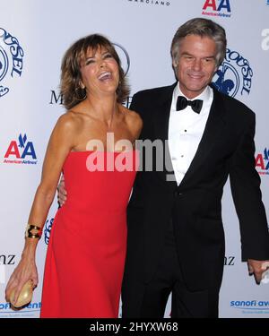 Lisa Rinna et Harry Hamlin lors du Carousel annuel de Hope ball 32nd qui s'est tenu à l'hôtel Beverly Hilton de Los Angeles Banque D'Images