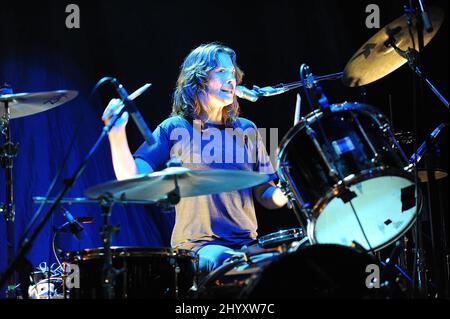 OLeah Shapiro du Black Rebel Motorcycle Club en concert au Raleigh Boutique Amphitheater Banque D'Images