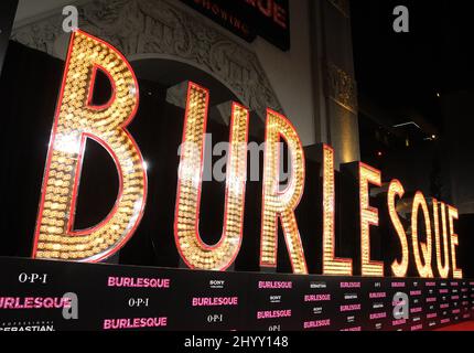 Ambiance à la première « Burlesque » de Los Angeles, au Grauman's Chinese Theatre, Californie. Banque D'Images