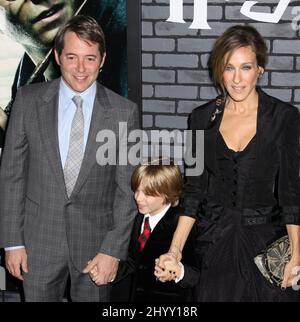 Matthew Broderick, Sarah Jessica Parker et son fils James Broderick à la première de New York « Harry Potter and the Deathly Hallows: Part 1 » tenue à Alice Tully Hall. Banque D'Images