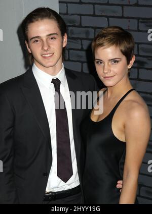 Emma Watson et Alex Watson à la première de New York « Harry Potter and the Deathly Holows: Part 1 » qui s'est tenue à Alice Tully Hall. Banque D'Images