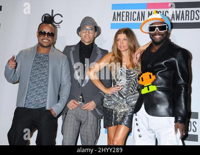 Apl.de.Ap, Taboo, Fergie et Wwill i Am, les Black Eyed Peas dans la salle de presse lors des American Music Awards 38th à Nokia Live le 21 novembre 2010 à Los Angeles, Californie. Banque D'Images