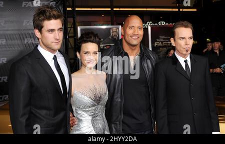 Carla Gugino, Dwayne Johnson et Billy Bob Thornton à la première « plus rapide », qui s'est tenue au Grauman's Chinese Theatre, Los Angeles. Banque D'Images