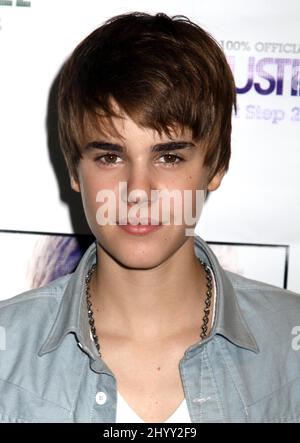 Justin Bieber signe des copies de son nouveau livre « First STEP 2 Forever: My Story » à Barnes & Noble à New York, États-Unis. Banque D'Images
