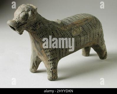 Juglet en forme de veau. Égypte, deuxième période intermédiaire (1640 - 1532 BCE). Ameublement; service de chambre. Céramique Banque D'Images