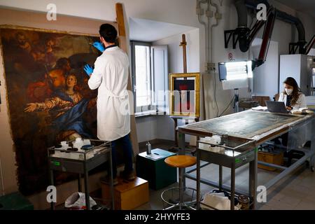 Italie, Rome, 11 mars 2022 : restaurateurs en activité dans les laboratoires de l'Institut central de restauration de Rome. Photo Remo Casilli/Sintesi/Ala Banque D'Images