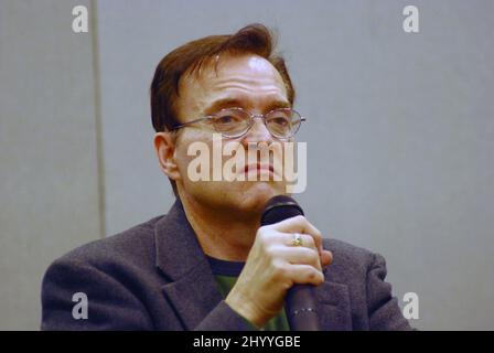 Billy West, acteur de la voix américaine, comédien, impressionniste et musicien, présente ici les expressions faciales accompagnant la voix d'Elmer Fudd. Banque D'Images