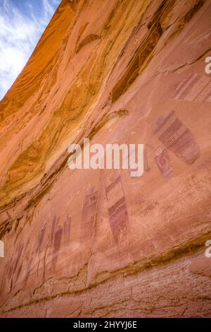 Pictogrammes d'art rupestre peint dans la Great Gallery, un panneau d'art rupestre ancien dans le parc national de Canyonlands, Utah. La Great Gallery est un panneau d'art rupestre Banque D'Images