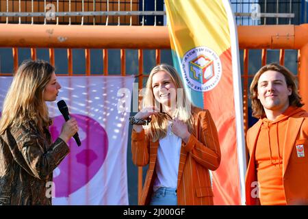 LA HAYE, PAYS-BAS - MARS 15: L'athlète paralympique Lisa Bunschoten, des pays-Bas, lors du dévoilement mural des athlètes olympiques et paralympiques au Schilderswwijk, le 15 mars 2022 à la Haye, pays-Bas (photo de Kees Kuijt/BSR Ageny) NOCNSF Banque D'Images