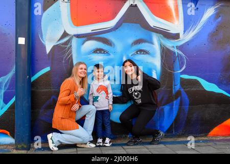 LA HAYE, PAYS-BAS - MARS 15: L'athlète paralympique Lisa Bunschoten, des pays-Bas, lors du dévoilement mural des athlètes olympiques et paralympiques au Schilderswwijk, le 15 mars 2022 à la Haye, pays-Bas (photo de Kees Kuijt/BSR Ageny) NOCNSF Banque D'Images