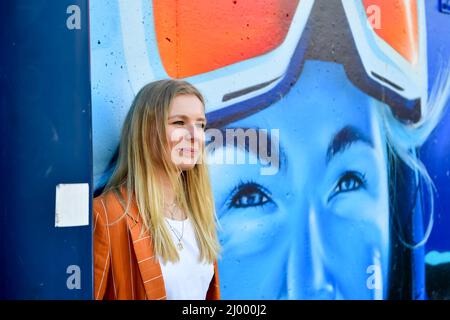 LA HAYE, PAYS-BAS - MARS 15: L'athlète paralympique Lisa Bunschoten, des pays-Bas, lors du dévoilement mural des athlètes olympiques et paralympiques au Schilderswwijk, le 15 mars 2022 à la Haye, pays-Bas (photo de Kees Kuijt/BSR Ageny) NOCNSF Banque D'Images