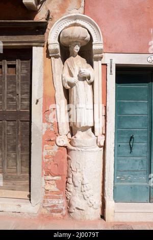 Sculpture de l'homme turbanni dans le bâtiment Campo dei Mori Cannaregio Venise Vénétie Italie Banque D'Images