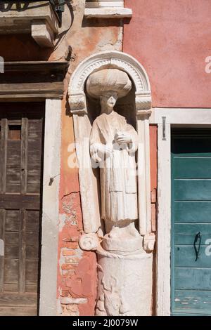 Sculpture de l'homme turbanni dans le bâtiment Campo dei Mori Cannaregio Venise Vénétie Italie Banque D'Images