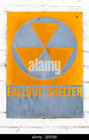 1960 Guerre nucléaire Fallout Shelter sign signe au palais de justice du comté de Colbert à Tuscumbia, New York Banque D'Images