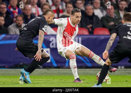 AMSTERDAM, PAYS-BAS - MARS 15 : Everton de SL Benfica, Antony d'Ajax lors du match de finale de la Ligue des champions de l'UEFA 1/8 entre Ajax et Benfica au Johan Cruijff Arena le 15 mars 2022 à Amsterdam, pays-Bas (photo de Peter sous/Orange Pictures) Banque D'Images