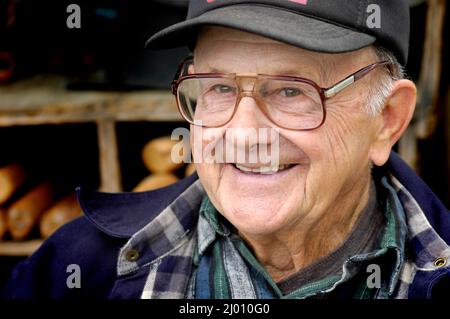 Homme plus âgé ayant un bon moment de la vie Banque D'Images